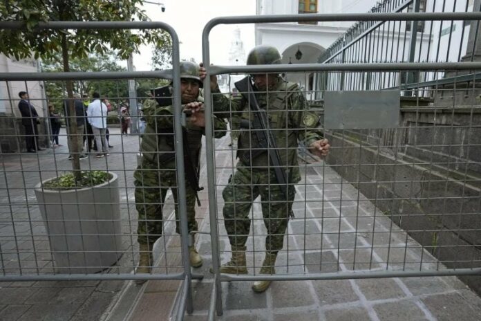 Ecuador sigue en vilo con alerta de bomba y violencia incesante en las cárceles
