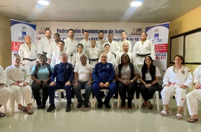 Ejecutivo FIJ destaca curso para entrenadores de judo