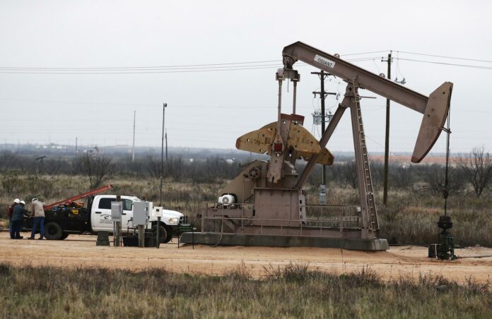 El petróleo de Texas abre con una subida del 1.6 %, en 72.51 dólares el barril