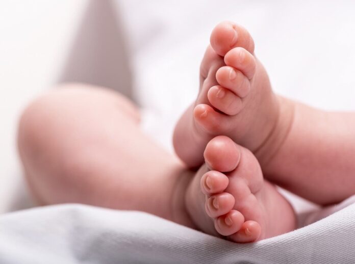 Empleado de una clínica de fertilidad utilizó su esperma y concibió 11 hijos