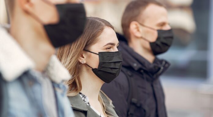 CE avisa de la posible necesidad de volver a usar mascarillas pronto