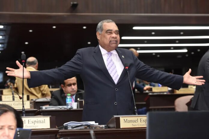 Espinosa declina aspiración senatorial por San Cristóbal