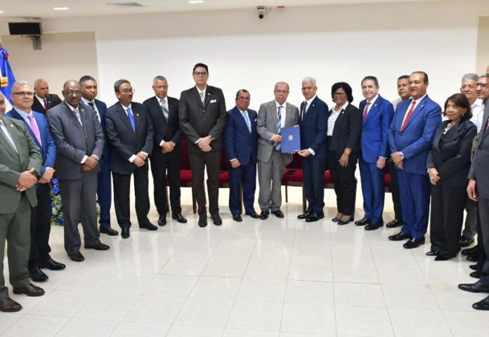 Exaltan al héroe nacional Gregorio Urbano Gilbert