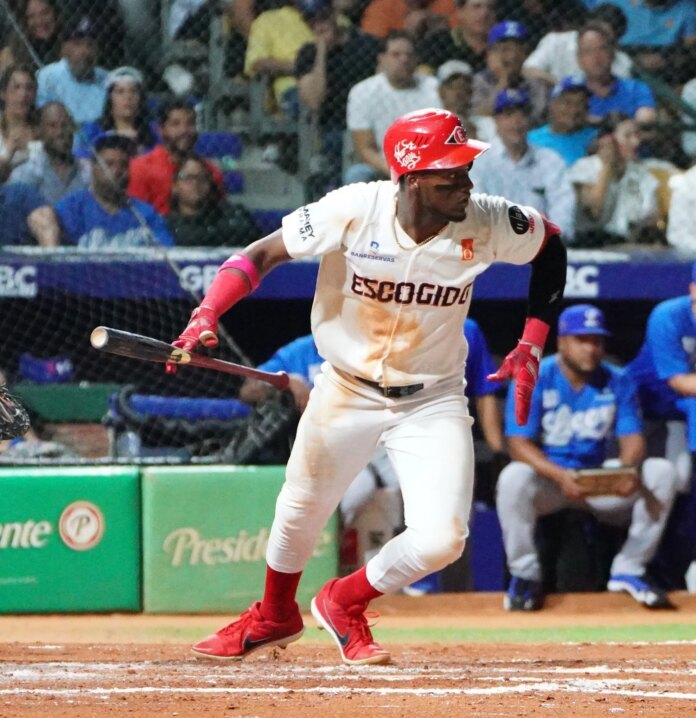 Leones golpean al Licey y empatan en segundo puesto
