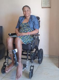 Mi deseo es operarme para volver a caminar madre de