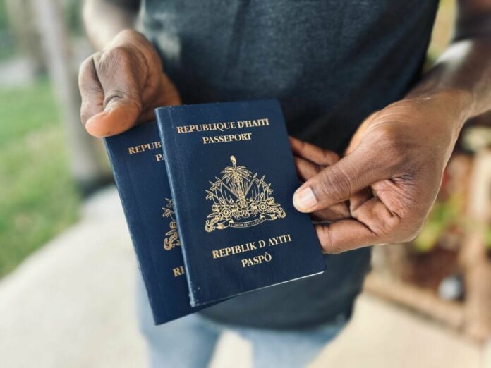 Organizaciones haitianas exigen a las autoridades de su país entregar más de 60 mil pasaportes