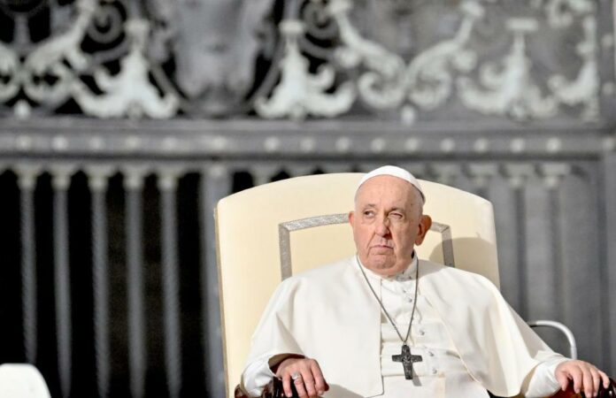 Papa Francisco dice que «la guerra es una locura» y «siempre una derrota»