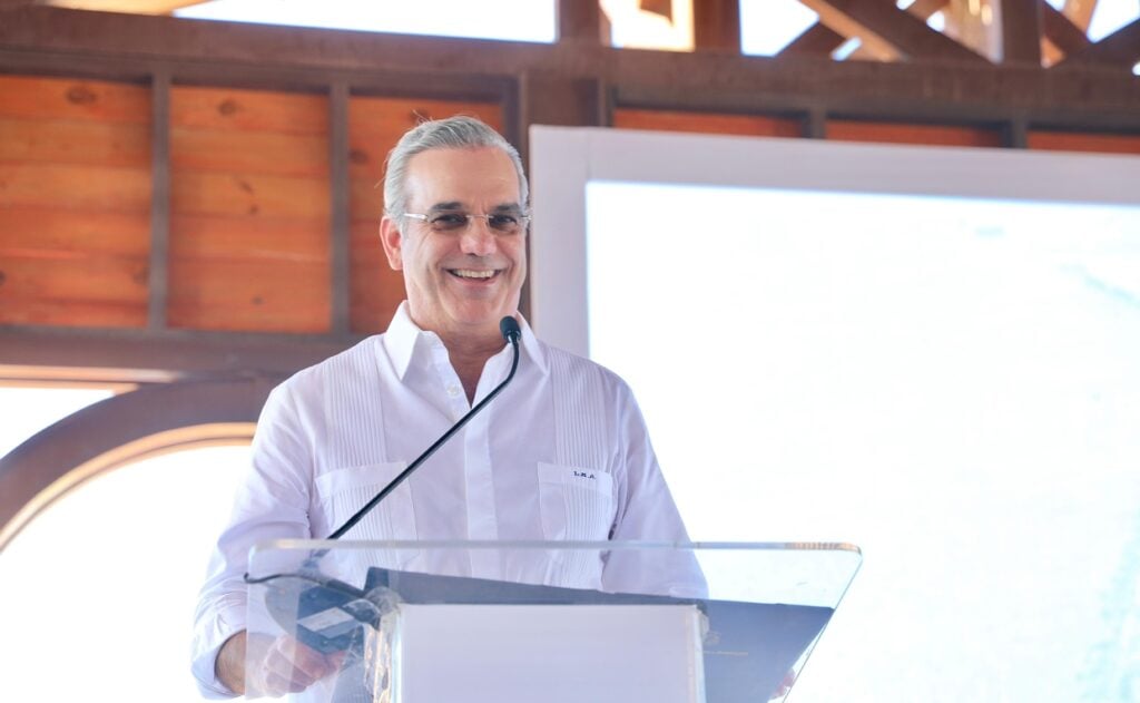 Presidente Abinader recibe primer crucero en Cabo Rojo