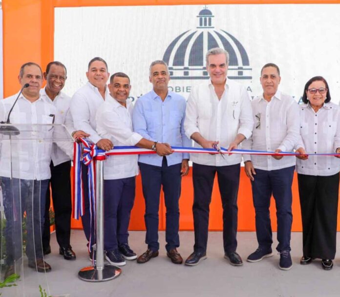 Presidente Luis Abinader inaugura obras en región Sur