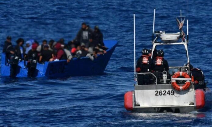 Repatrian a 62 dominicanos tras interceptar tres barcos en aguas de Puerto Rico