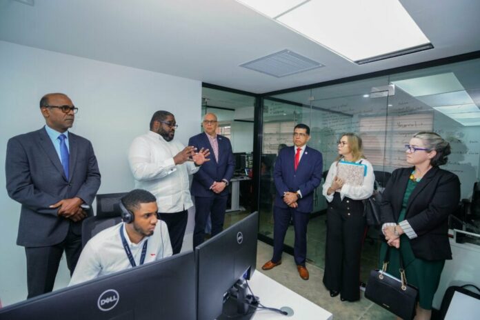 Representante gobierno EEUU visita Centro Nacional de Ciberseguridad; valora cooperación con embajada en RD