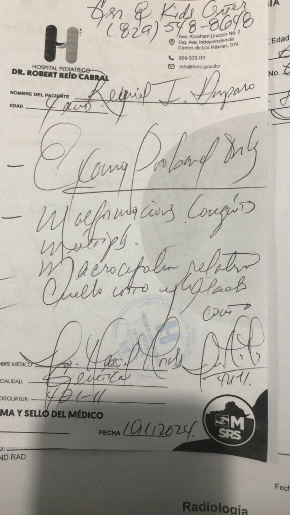 Reyniel Amparo tiene un sindrome que deforma su columna y