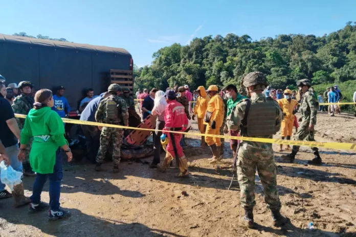 Suben a 23 los muertos por derrumbes en una carretera de departamento colombiano del Chocó