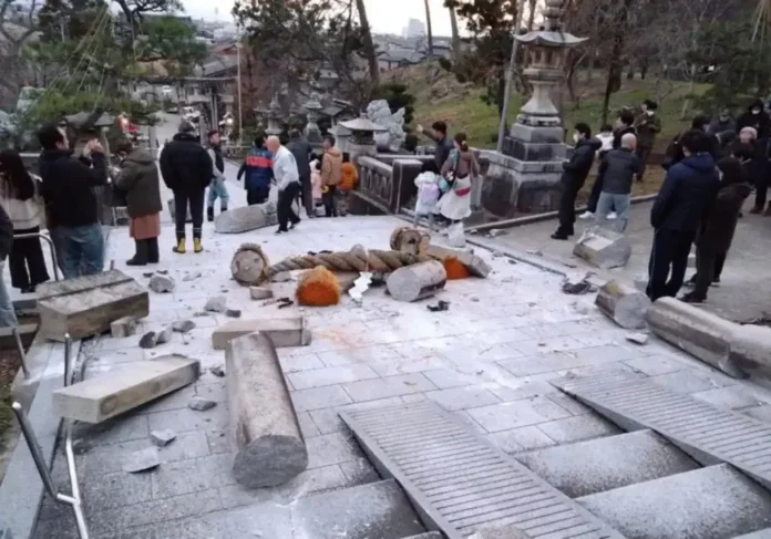 Terremoto 7.6 en Japón deja 6 muertos y daños viviendas y carreteras