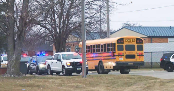 Un muerto y cinco heridos en tiroteo en instituto en Iowa, autor tenía 17 años y ha muerto