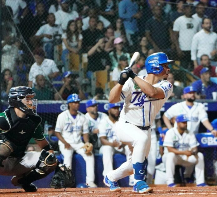 ¡Mejía, el héroe! Licey se levanta; EO a la final