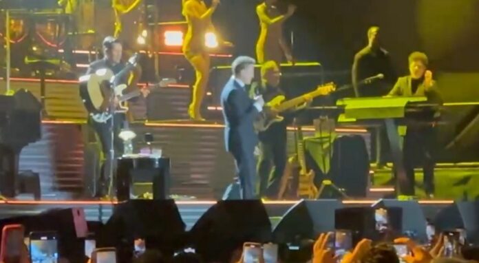 ¡Por fin! Luis Miguel sale a escenario en el Estadio Olímpico de Santo Domingo