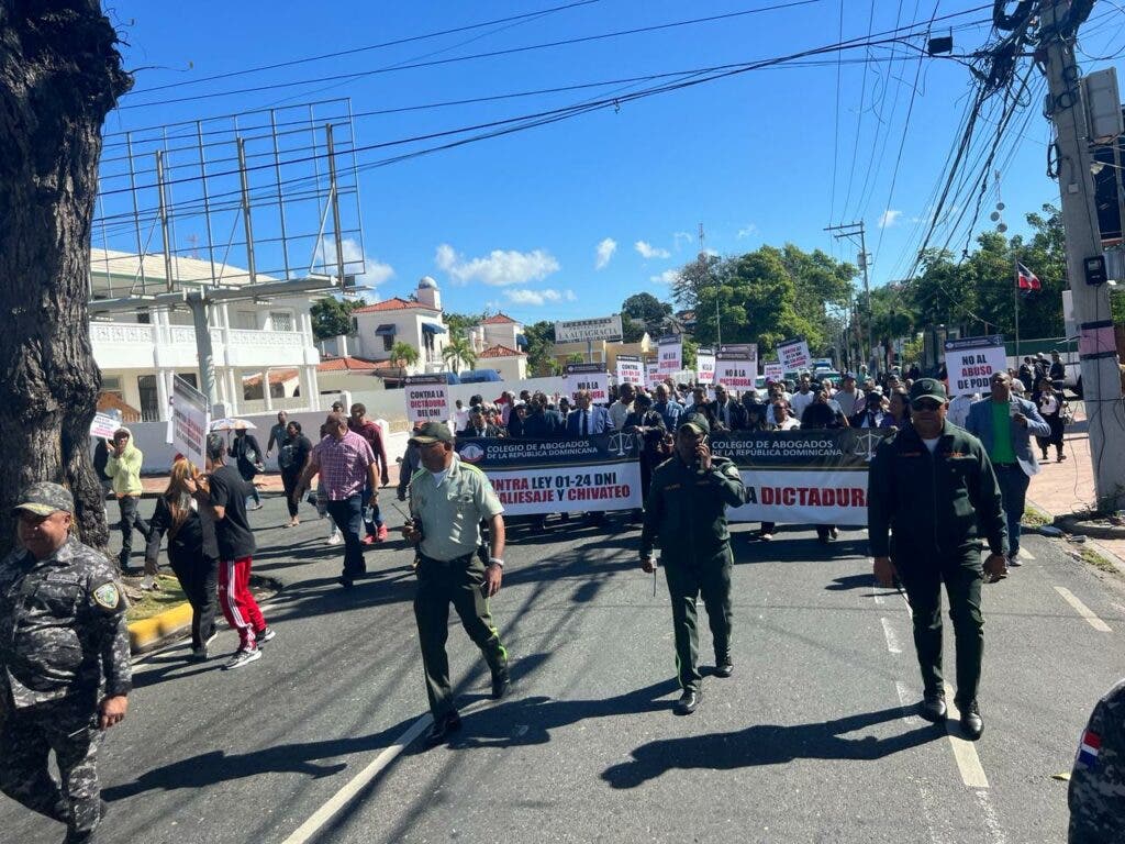 1707507548 590 Marchan contra Ley 01 24 que crea el DNI