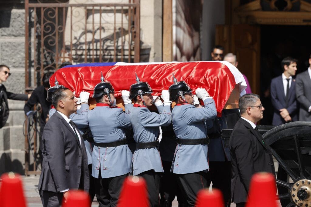 1707509951 68 Sebastian Pinera Las emotivas imagenes del funeral del