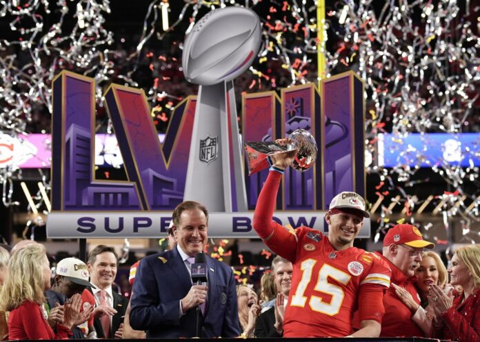 Los Chiefs ganan su 2do Super Bowl seguido al derrotar a los 49ers