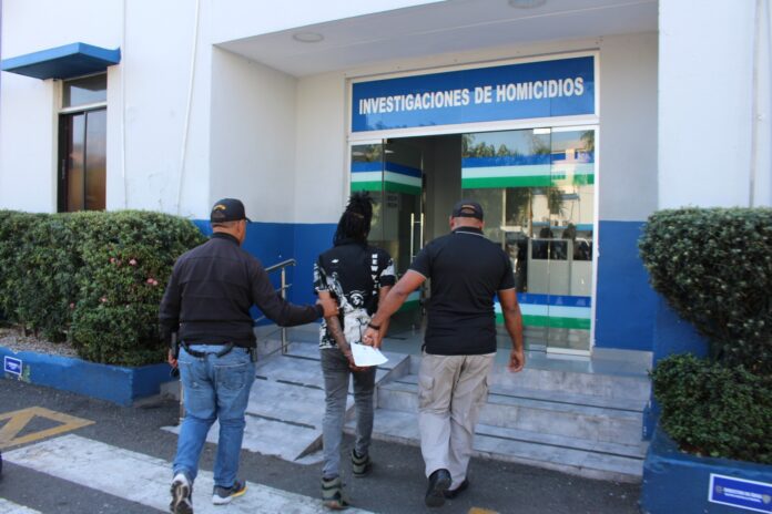 Se entrega presunto delincuente habría escapado tras persecución policial donde falleció un hombre