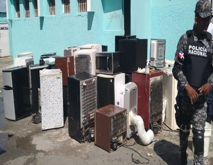 Autoridades realizan 57 operativos simultáneos contra el microtráfico en Baní