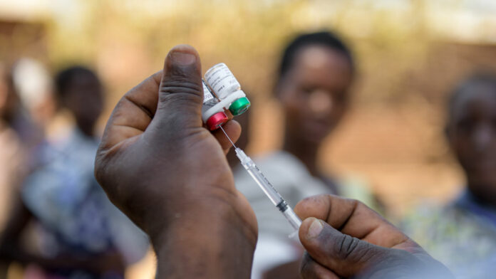 Casi 10,000 niños vacunados en África contra la malaria desde enero pasado