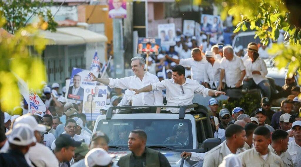 Dirigentes del PRM niegan uso de fondos publicos en campana