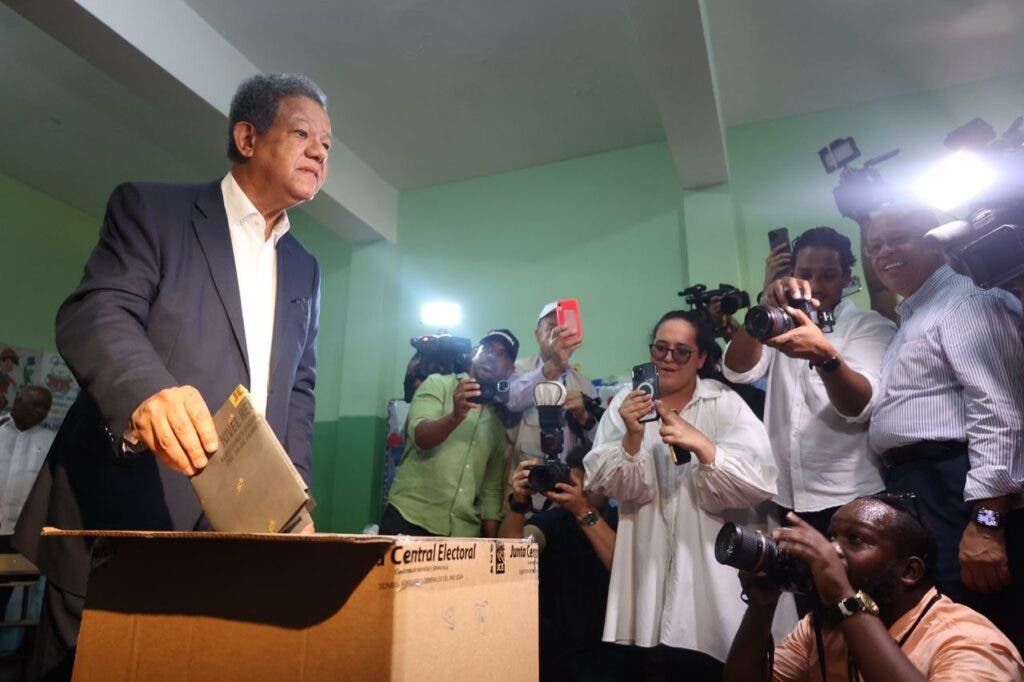 Domingo Contreras acompano por separado a Leonel Fernandez y a