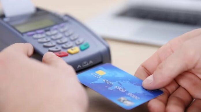 Entra en vigencia Ley en Nueva York sobre tarjetas de crédito