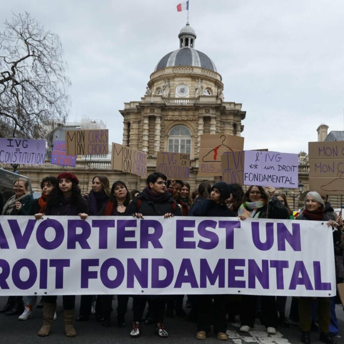 Francia: El Senado debate incluir el aborto en la Constitución