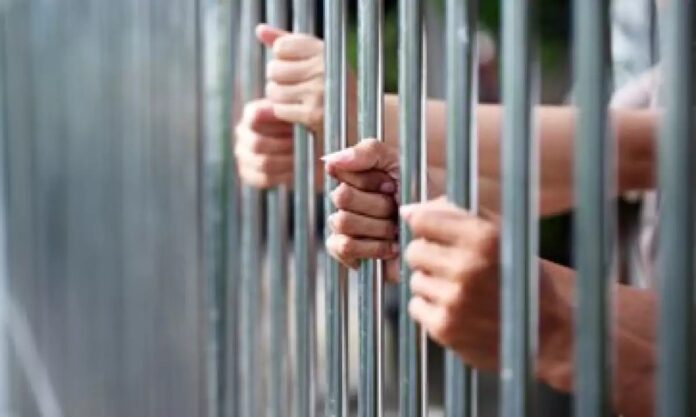 Imponen tres meses de prisión preventiva contra dos mujeres que dieron golpiza a una adolescente de 15 años en Salcedo