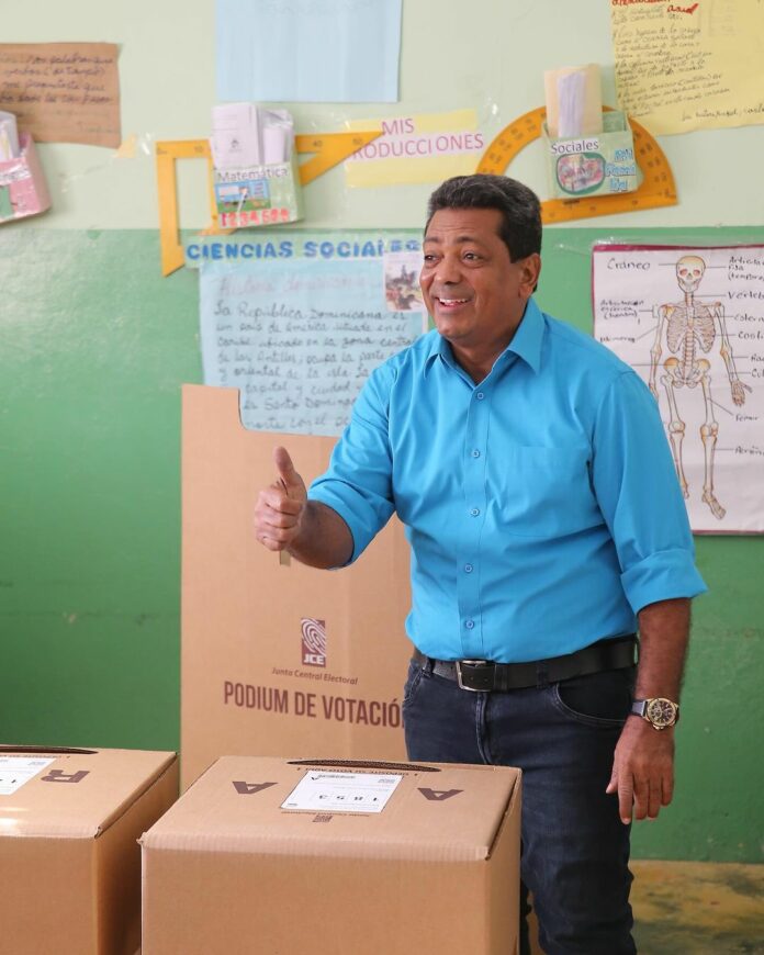 Junior Santos en Los Alcarrizos lleva delantera con más 68 % de votos de la JCE