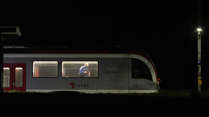 La familia del secuestrador de un tren suizo abatido por la policía presenta una denuncia