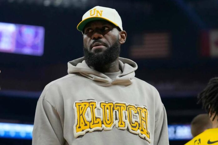 LeBron le pide 100 millones a los Lakers