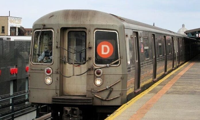 Llaman connacionales tomar medidas precaución extrema al abordar trenes NYC