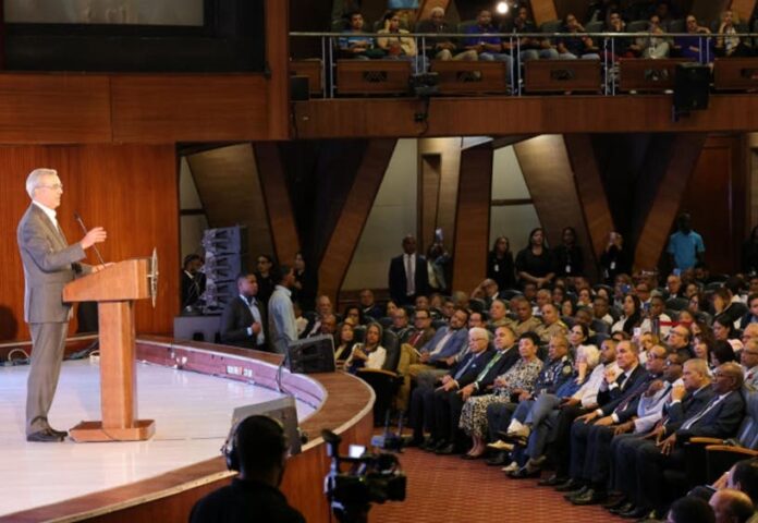 Mandatario busca reducir 4.5 % PIB va la burocracia