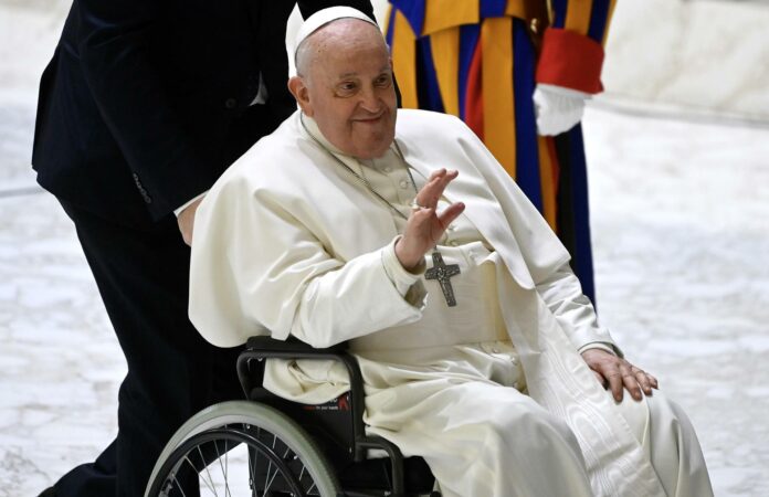 Papa, trasladado brevemente a un hospital de Roma para unas pruebas tras su audiencia semanal