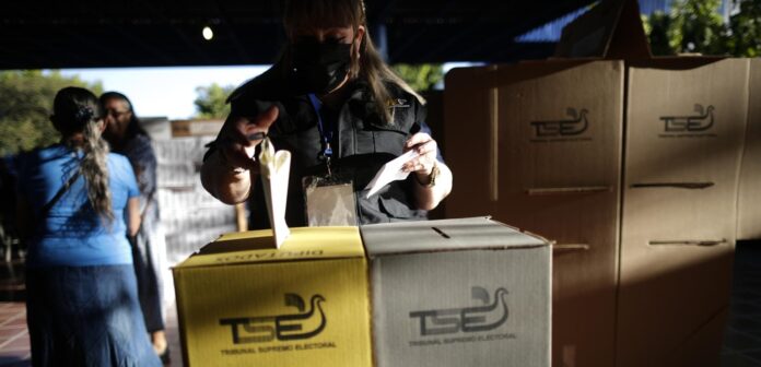 Partidos opositores denuncian “anomalías” en elecciones salvadoreñas