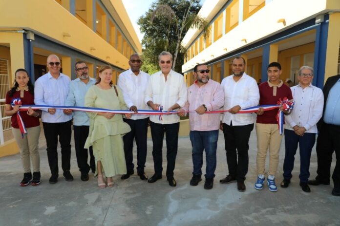 Presidente Abinader inaugura Centro UASD-Jarabacoa y entrega otras obras