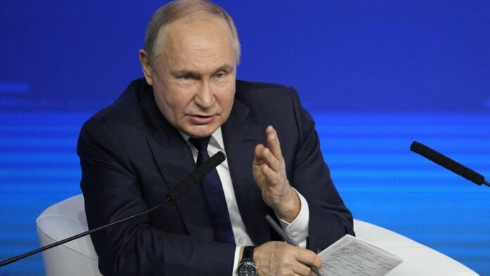 Putin intenta ganarse a los jóvenes rusos en un acto de campaña presidencial