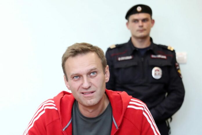 Quién era Alexei Navalny, el opositor que desafió a Vladimir Putin, fue envenenado, encarcelado y murió en prisión
