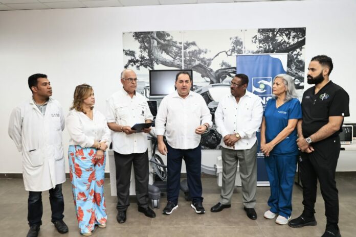 SNS entrega más de RD$29 millones en equipos a cuatro hospitales de Santo Domingo