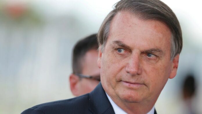 Supremo ordena a Bolsonaro entregar su pasaporte por caso del intento de golpe