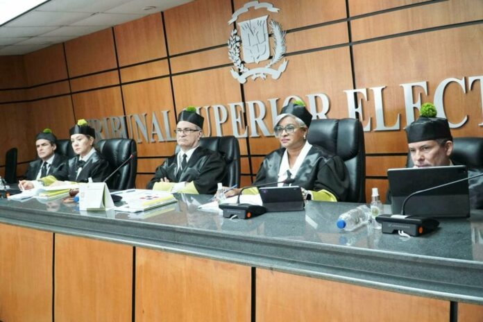 TSE aplaza recurso de nulidad candidatura de Karina Aristy