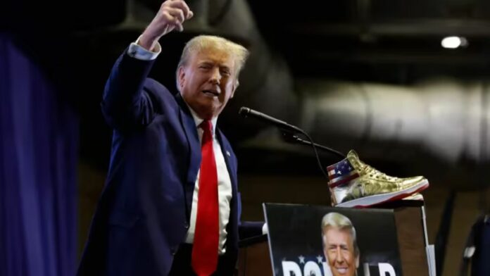 Trump lanza una marca de zapatillas tras la multa millonaria que le impuso un juez