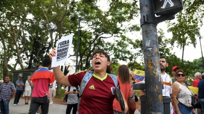 Venezolanos en Argentina se manifiestan para reclamar elecciones libres en su país