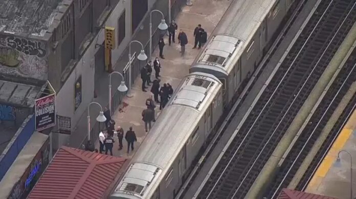 Video: un muerto y varios heridos en un tiroteo en una estación del metro de NY