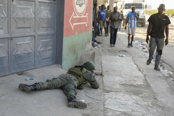 La violencia continúa imparable en Haití, mientras Ariel Henry sigue en paradero desconocido