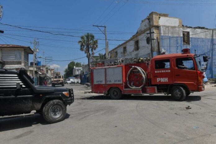 Haití: La tensión vuelve con ataques, saqueos e incendios tras días de aparente calma